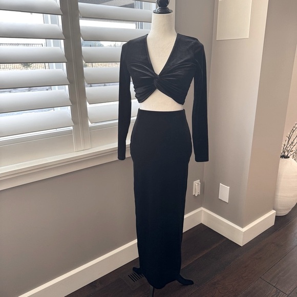 Dynamite Black Velvet Maxi Skirt Set - Picture 1 of 12